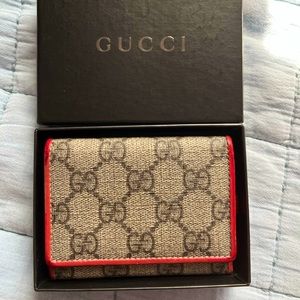 ⭐️✨ Gucci Supreme Fold Wallet✨⭐️